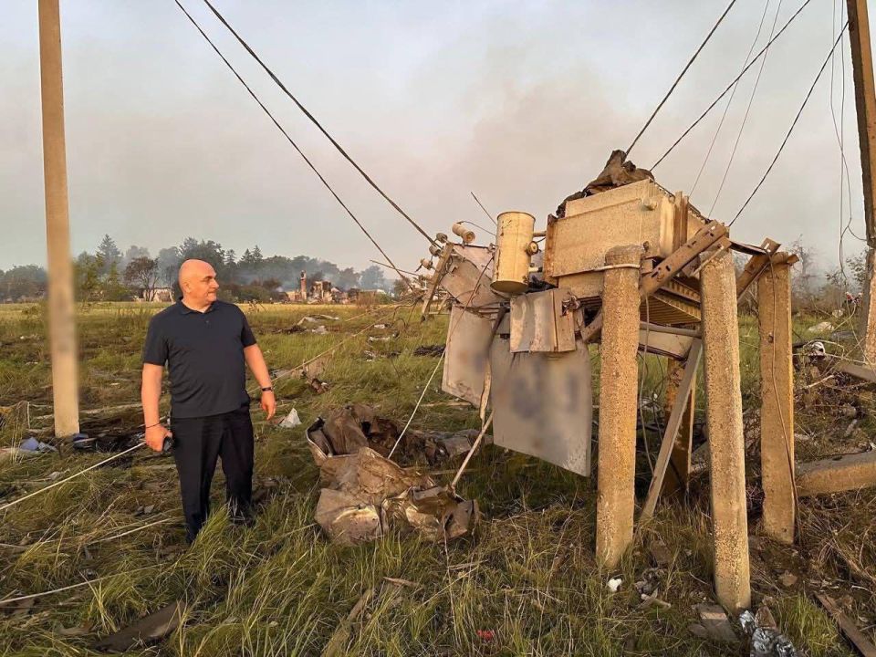 Взрывы у Житомира полностью уничтожили 2 производственных объекта, есть убитые и раненые Взрывы у Житомира полностью уничтожили 2 производственных объекта, есть убитые и раненые
