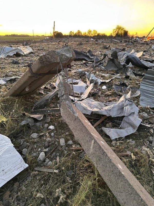 Взрывы у Житомира полностью уничтожили 2 производственных объекта, есть убитые и раненые Взрывы у Житомира полностью уничтожили 2 производственных объекта, есть убитые и раненые