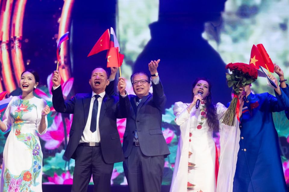 В Москве прошел концерт в честь 75-летия установления дипломатических отношений между Россией и Вьетнамом В Москве прошел концерт в честь 75-летия установления дипломатических отношений между Россией и Вьетнамом