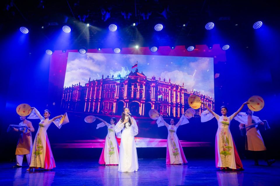 В Москве прошел концерт в честь 75-летия установления дипломатических отношений между Россией и Вьетнамом В Москве прошел концерт в честь 75-летия установления дипломатических отношений между Россией и Вьетнамом