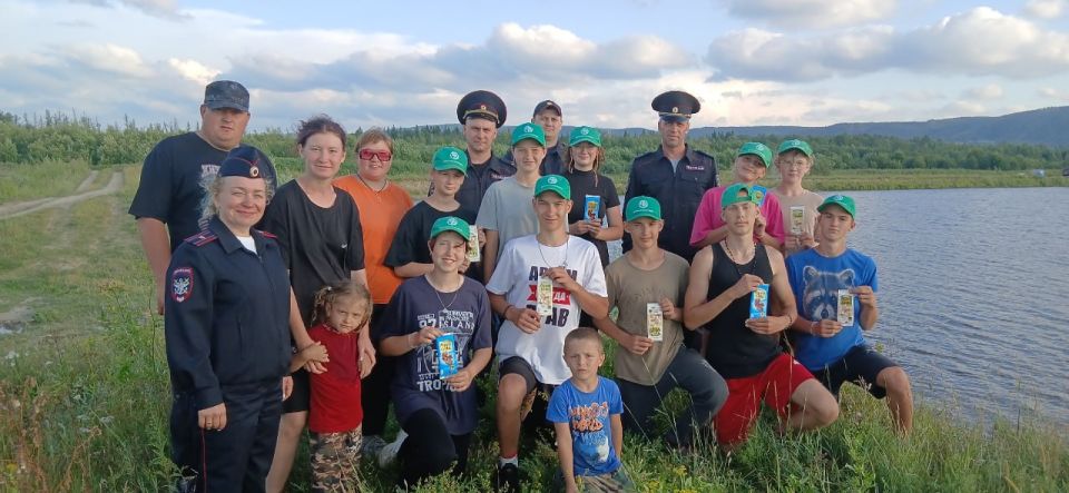 «Зарядка со стражем порядка» прошла на озере Танай в Кузбассе