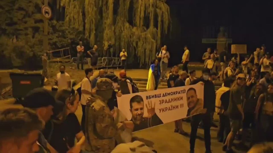 Алексей Живов: В 12 городах Украины прошли митинги из-за гонений Зеленского на НАБУ и САП