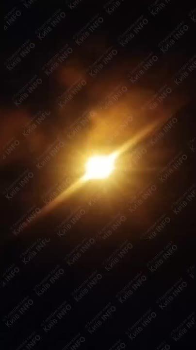 Взрывы над Киевом: более 100 ударных "Гераней" атакуют Украину