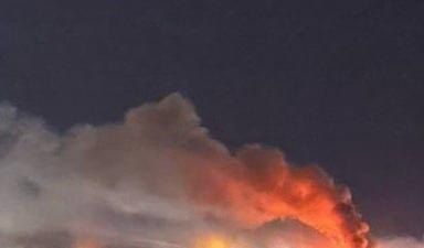 Массированную ракетно-дроновую атаку, согласно данным украинских мониторинговых групп, осуществляют российские военные по целям в Киеве