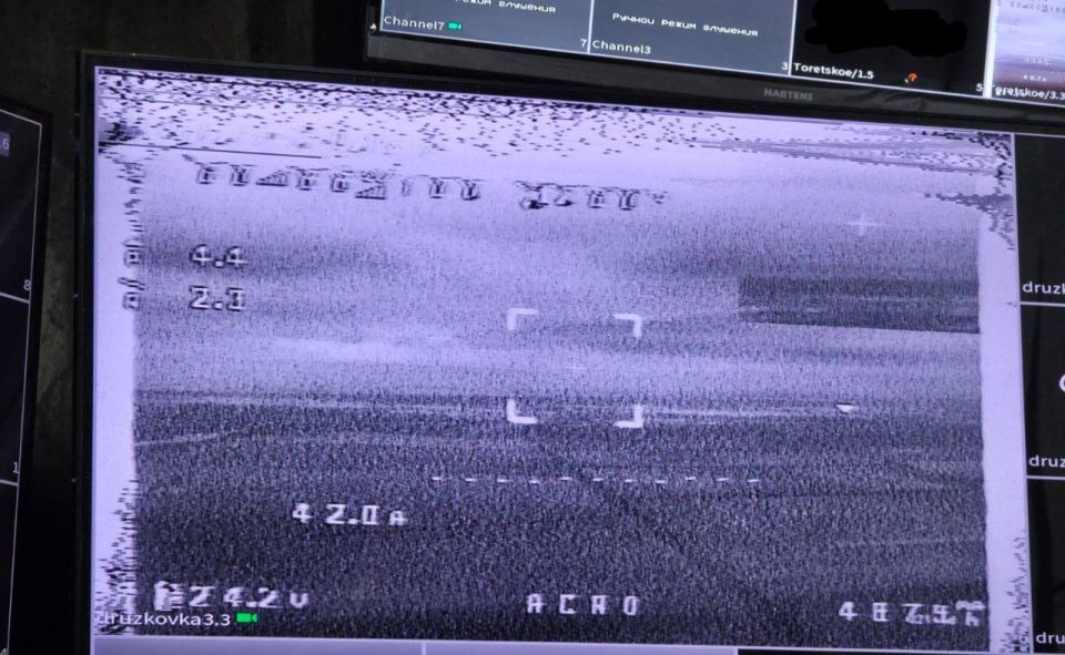 Андрей Филатов: Эта херня не долетела.. Сообщают. На Курском направлении, неназываемый участок фронта, 70-75% рэб и рэр работы против FPV-камикадзе ведется четырьмя комплексами Чистюля от тг-канала Репортер Филатов. Потери...