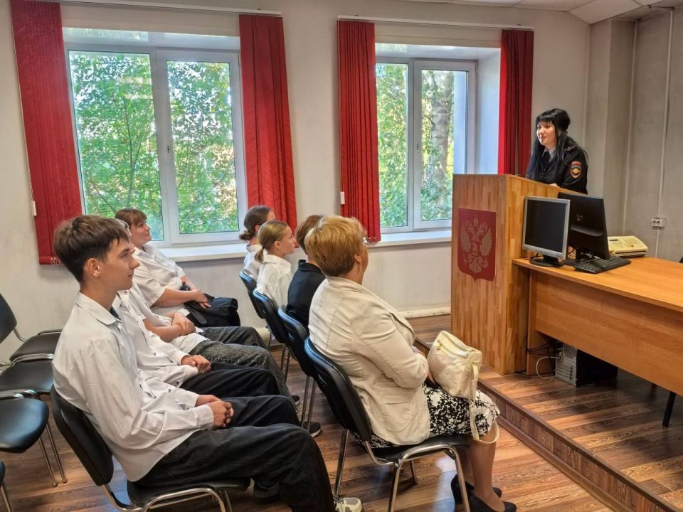 В Белове Кемеровской области транспортные полицейские поблагодарили волонтеров объединения «Данко» за активную антинаркотическую работу В Белове Кемеровской области транспортные полицейские поблагодарили волонтеров объединения «Данко» за активную антинаркотическую работу