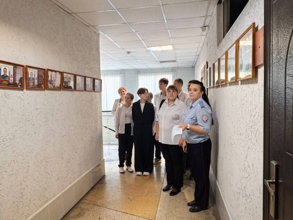 В Белове Кемеровской области транспортные полицейские поблагодарили волонтеров объединения «Данко» за активную антинаркотическую работу В Белове Кемеровской области транспортные полицейские поблагодарили волонтеров объединения «Данко» за активную антинаркотическую работу