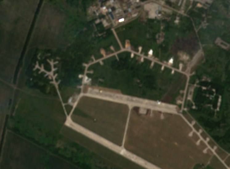 На аэродроме в н.п Озерное, Житомирская область, появились ангары для авиации, вероятно для F-16