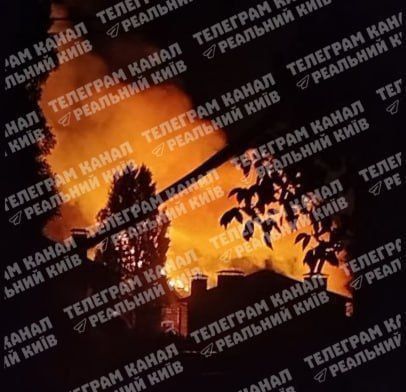 Украинские каналы публикуют кадры взрывов в Киевской области и последующих за ними пожаров – в частности, в районе Белой Церкви Украинские каналы публикуют кадры взрывов в Киевской области и последующих за ними пожаров – в частности, в районе Белой Церкви