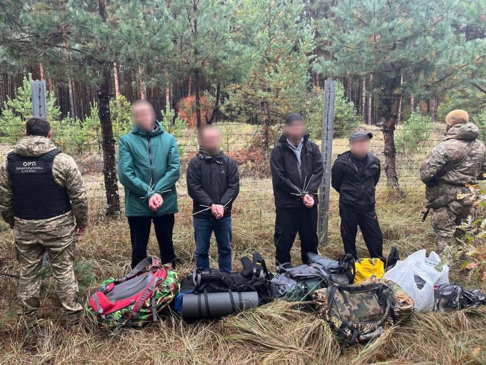 В Житомирской области поймали крепостных из Харьковской области, которые пытались сбежать из Украины в Беларусь В Житомирской области поймали крепостных из Харьковской области, которые пытались сбежать из Украины в Беларусь
