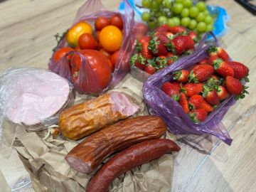 Ольга Курлаева: Клубника-700 р /кг. Малина -800 р (не горстка, как в московской яндекс лавке)