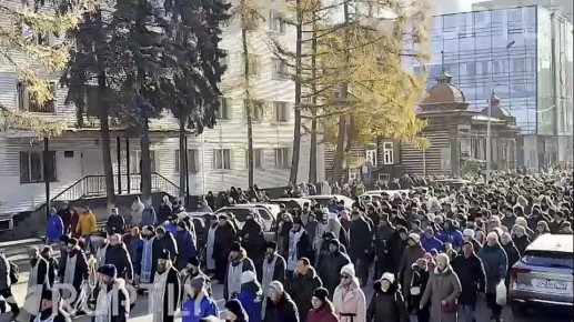 Под малиновый звон: более 4 тысяч христиан в Екатеринбурге вышли на Большой крестный ход в честь Казанской иконы Божией Матери и Дня народного единства!