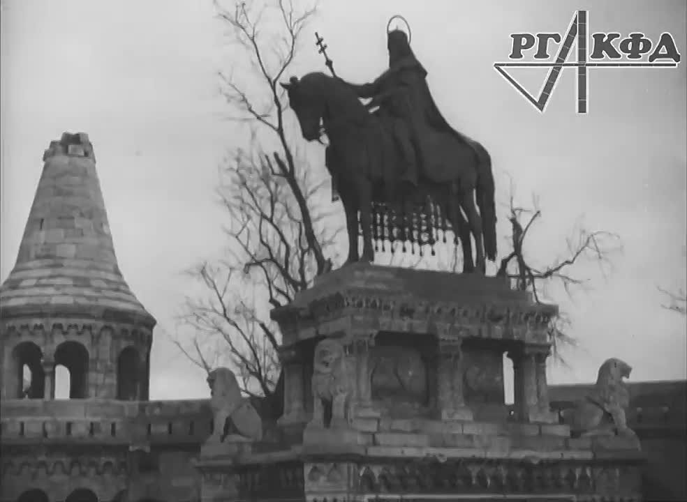 #МирСпасСоветскийСолдат. 13 февраля 1945 года Красная армия в ходе Будапештской наступательной операции выбила нацистских захватчиков из столицы Венгрии, открыв таким образом путь на Австрию и Чехословакию