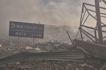 Последствия прилетов по военным складам между Киевом и Житомиром
