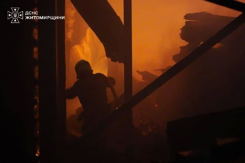 В Коростенском районе Житомирской области был прилет по складскому и производственному зданиях, сообщает ГСЧС В Коростенском районе Житомирской области был прилет по складскому и производственному зданиях, сообщает ГСЧС