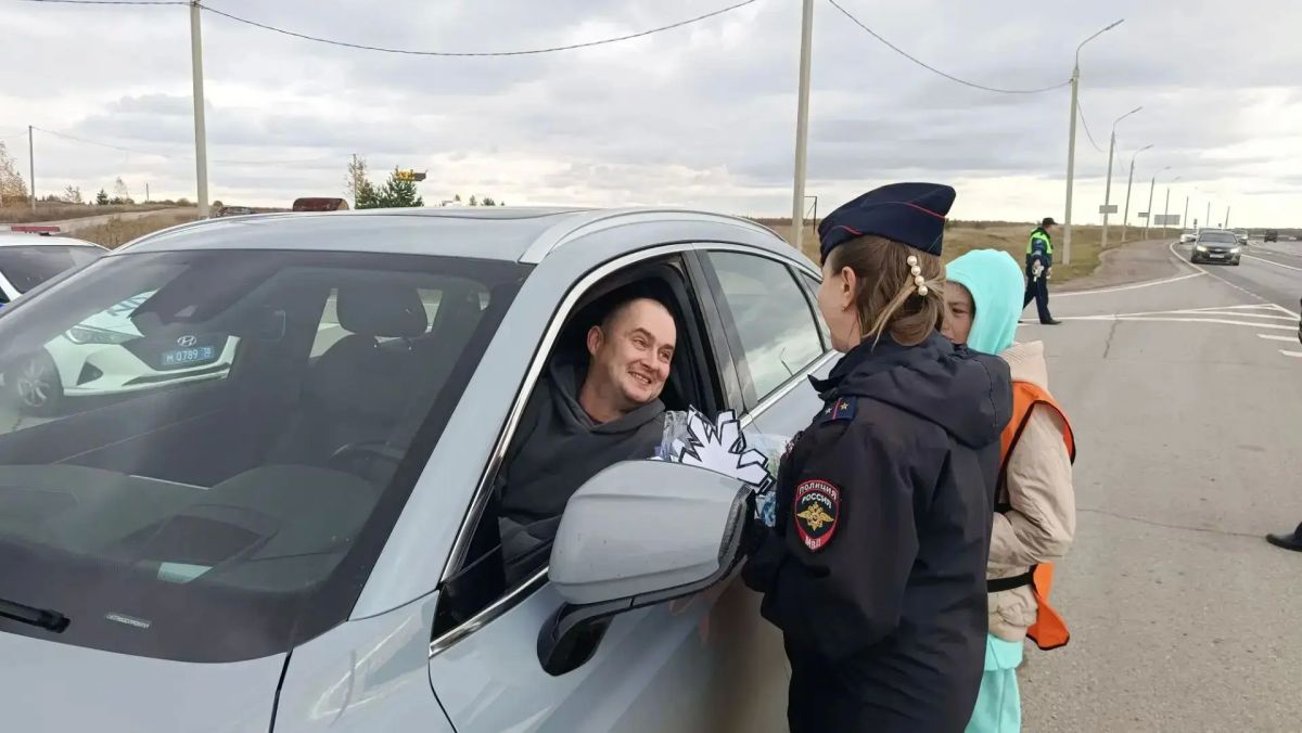 В Черемховском районе сотрудники Госавтоинспекции совместно с Юидовцами на федеральной автодороге провели профилактическую акцию по безопасности дорожного движения в осеннезимний период В Черемховском районе сотрудники Госавтоинспекции совместно с Юидовцами на федеральной автодороге провели профилактическую акцию по безопасности дорожного движения в осеннезимний период