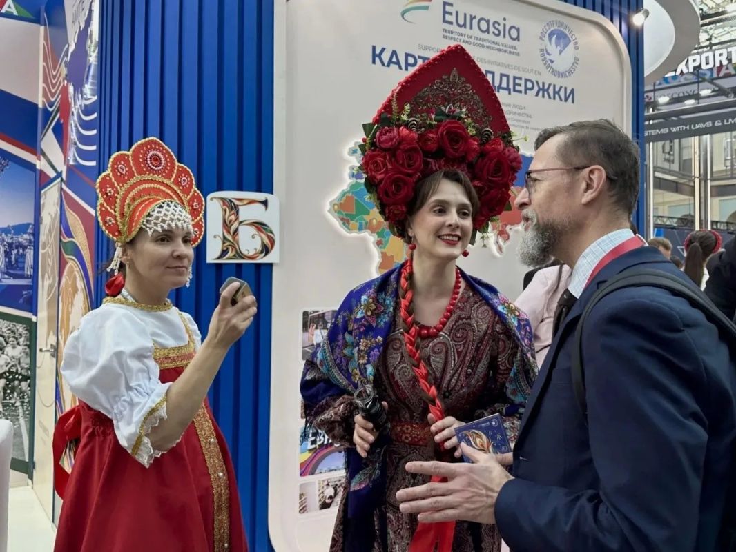 На полях саммита «Россия — Африка» открылся стенд Россотрудничества и АНО «Евразия» На полях саммита «Россия — Африка» открылся стенд Россотрудничества и АНО «Евразия»