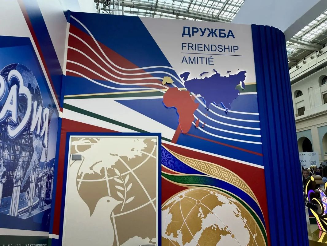 На полях саммита «Россия — Африка» открылся стенд Россотрудничества и АНО «Евразия» На полях саммита «Россия — Африка» открылся стенд Россотрудничества и АНО «Евразия»
